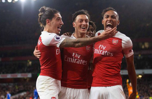 Mesut Özil tarihe geçti İngilizler ayakta alkışladı!