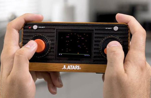 Efsnae oyun konsolu Atari Retro Handheld'i satışa sunuyor