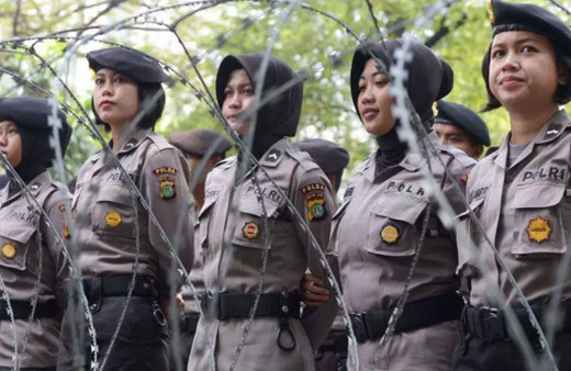 Böyle rezillik görülmedi kadın polislere bekaret için iki parmak testi