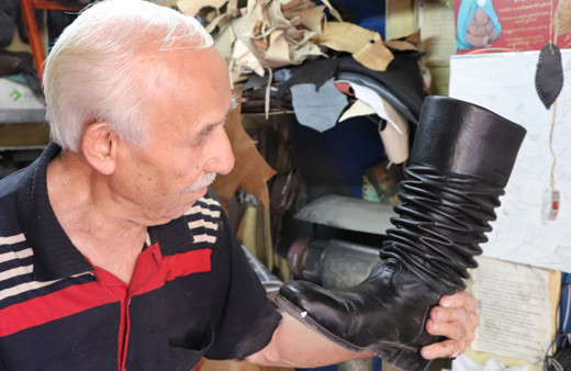 Ayakkabı ustasının ilginç arşivi !