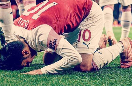 Mesut Özil'in 'Elhamdülillah' paylaşımı ortalığı salladı Almanlar kampanya başlattı