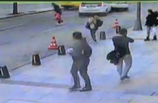 Feci kaza kamerada! 3 araç birbirine girdi