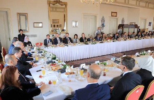 Başkan Mevlüt Uysal konsoloslarla buluştu Suudi Arabistan detayı