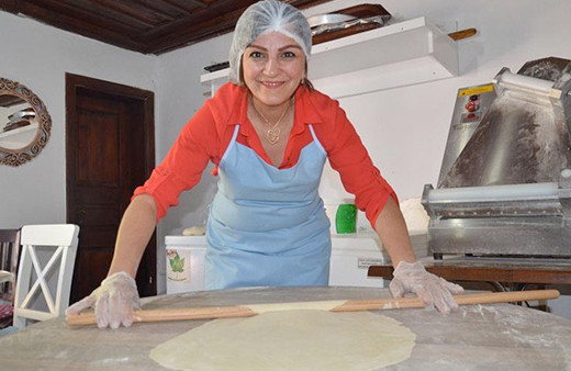 Garsonluk yapmak için İş ararken 'işveren' oldu