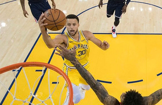 Stephen Curry'den üç çeyrekte 51 sayı!