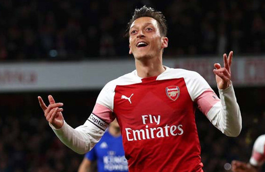 Mesut Özil'den 'Türkiye'de oynar mısın' sorusuna bomba yanıt!