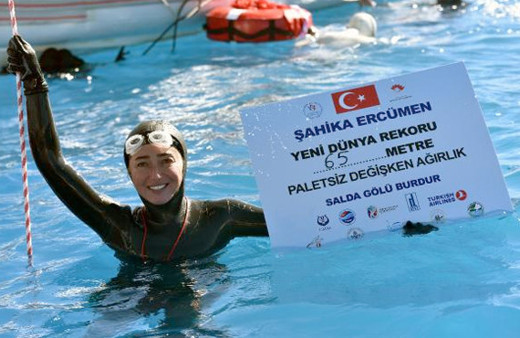 Şahika Ercümen'den Salda Gölü'nde dünya rekoru