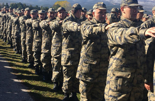 Kütahya'daki bedelli askerler terhis oldu Hakan Sabancı da var!