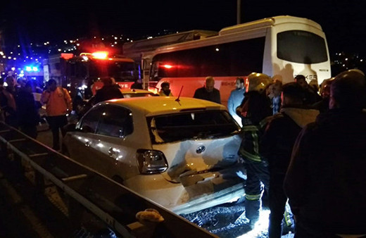 TEM'de 10 araç birbirine girdi: Çok sayıda yaralı var!