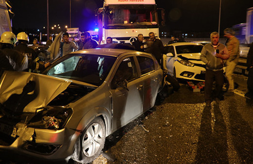 TEM'de 10 araç birbirine girdi: Çok sayıda yaralı var!
