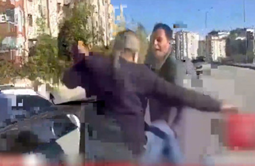 Beyaz TV muhabirine feci dayak