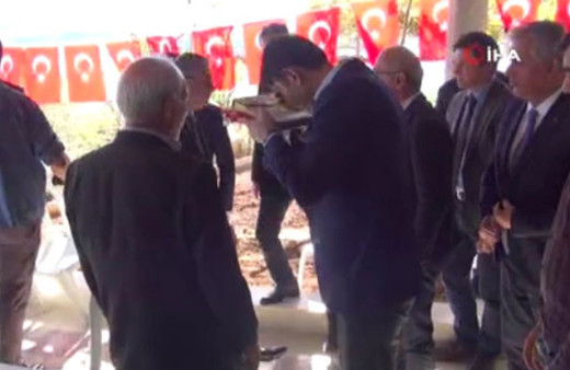 Bakan Kurum'dan Tunceli şehidinin ailesine taziye ziyareti