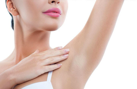 Koltuk altı kararması nedir? Kararmayı gidermek için 3 basit yöntem