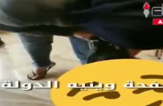 Subay skandalı! Eşiyle kavga eden kadına eşinin ayaklarını öptürdü! 