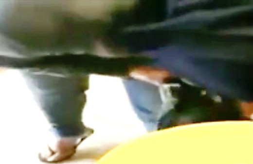 Subay skandalı! Eşiyle kavga eden kadına eşinin ayaklarını öptürdü! 