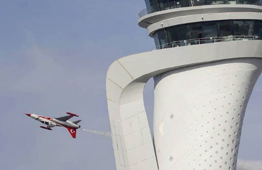 Türk Yıldızları'ndan yeni havalimanı için görkemli gösteri!