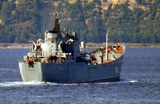 Rus savaş gemisi Çanakkale Boğazı'ndan geçti