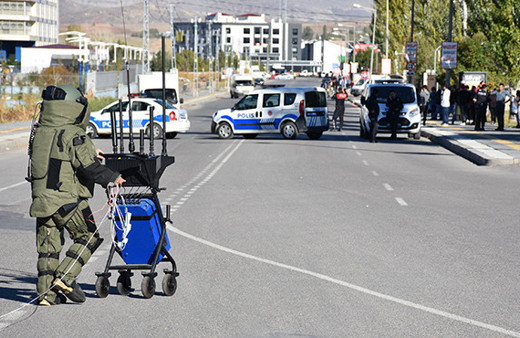 Üniversite kampüsünde şüpheli paket alarmı!