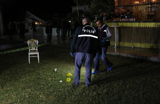 Adana'da düğünde silahlar konuştu