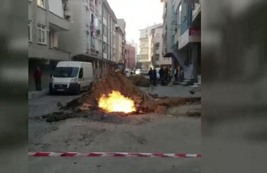 Bağcılar'da doğal gaz borusu patladı 