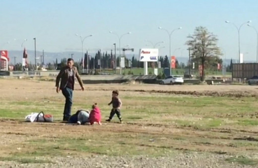 Bebekli kadını döverek bayılttı!