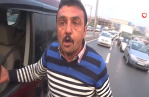 E-5’te çılgına çeviren yumruk!