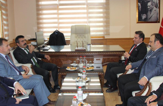 Rektör Tekin'den iletişim fakültesine ziyaret