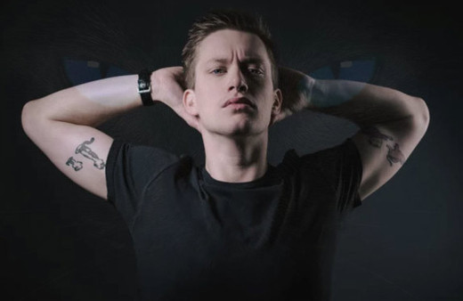 Kara kedi gibi! Şovuna katılan 4 bin çiftin ayrılmasına sebep oldu