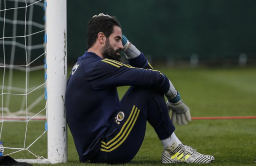 Fenerbahçeliler birbirine girdi: 'Kadro dışı yetmez hemen gönderin'