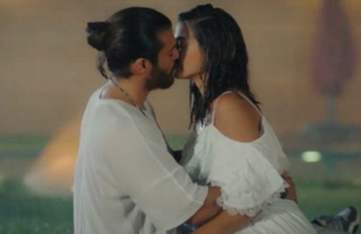 Erkenci Kuş oyuncusu Can Yaman'ı hastanelik eden öpüşme sahnesi! 