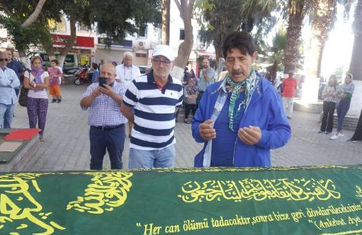 Yönetmen Kamil Renklidere'nin cenazesi yürek burktu