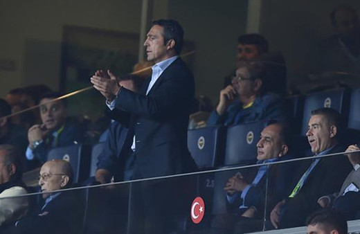 Ali Koç'tan o pozisyona alkışlı protesto!