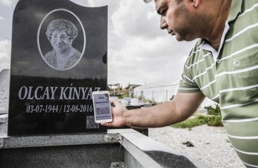 Mezar taşına özgeçmiş teknolojisi!