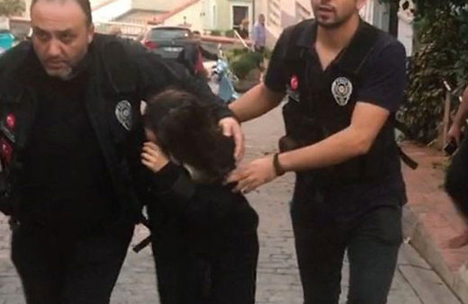 Ünlü isimlerin torbacısı sevgilisiyle birlikte yakalandı! 