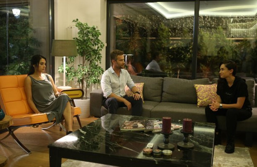 Can Kırıkları Zeynep kim Funda Eryiğit dizinin oyuncu kadrosunda