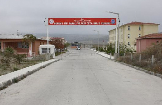 Cezaevinde sargı beziyle kendini astı