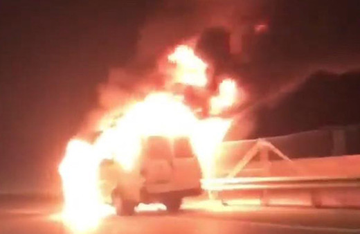 İçinde 40 kişi vardı: Alev topuna döndü!