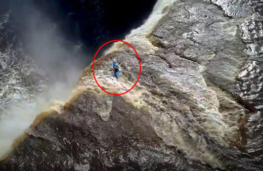 33 metre yüksekten kano ile nefes kesen atlayış