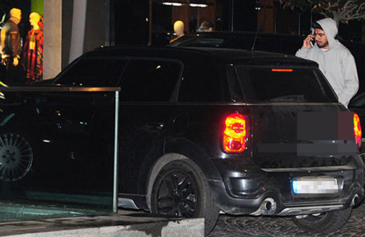 Yakıştı mı sana Ozan! Aracı durdurdu para istedi