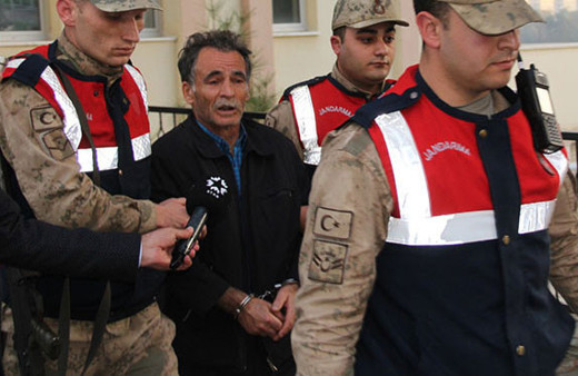 Bıçak çeken oğlunu 2 kurşunla öldüren baba tutuklandı