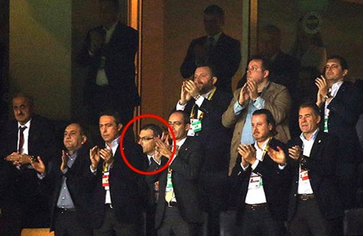 Comolli'nin görüntüsü olay oldu! Alkışlamayan tek isim