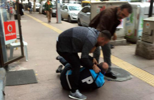 Sokak ortasında tekme tokat dayak