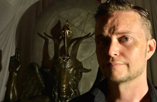 Satanistlerden bir garip dava taptıkları heykelin telifini istediler