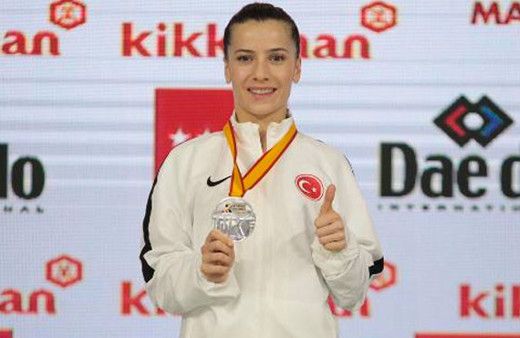 Karate Şampiyonası'nda Serap Özçelik dünya ikincisi oldu