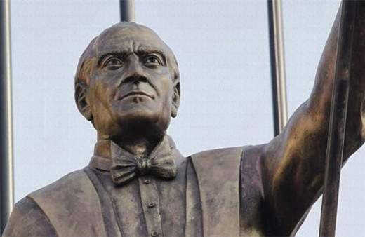 İzmir'de Atatürk heykeli tartışması!