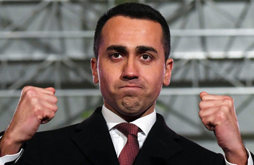 Gazetecilere hakaret yağdırdı 'Aşağılık çakallar...'