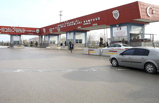 FETÖ sanıklarından DHKP-C eylemine alkışlı destek