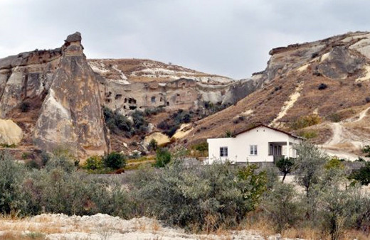 Peribacaları arasındaki kaçak yapılar yıkılıyor