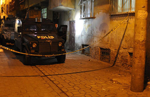 Diyarbakır'da maskeli iki grup çatıştı