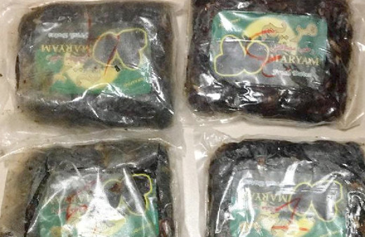 Hurma paketleri içerisinden bakın ne çıktı?